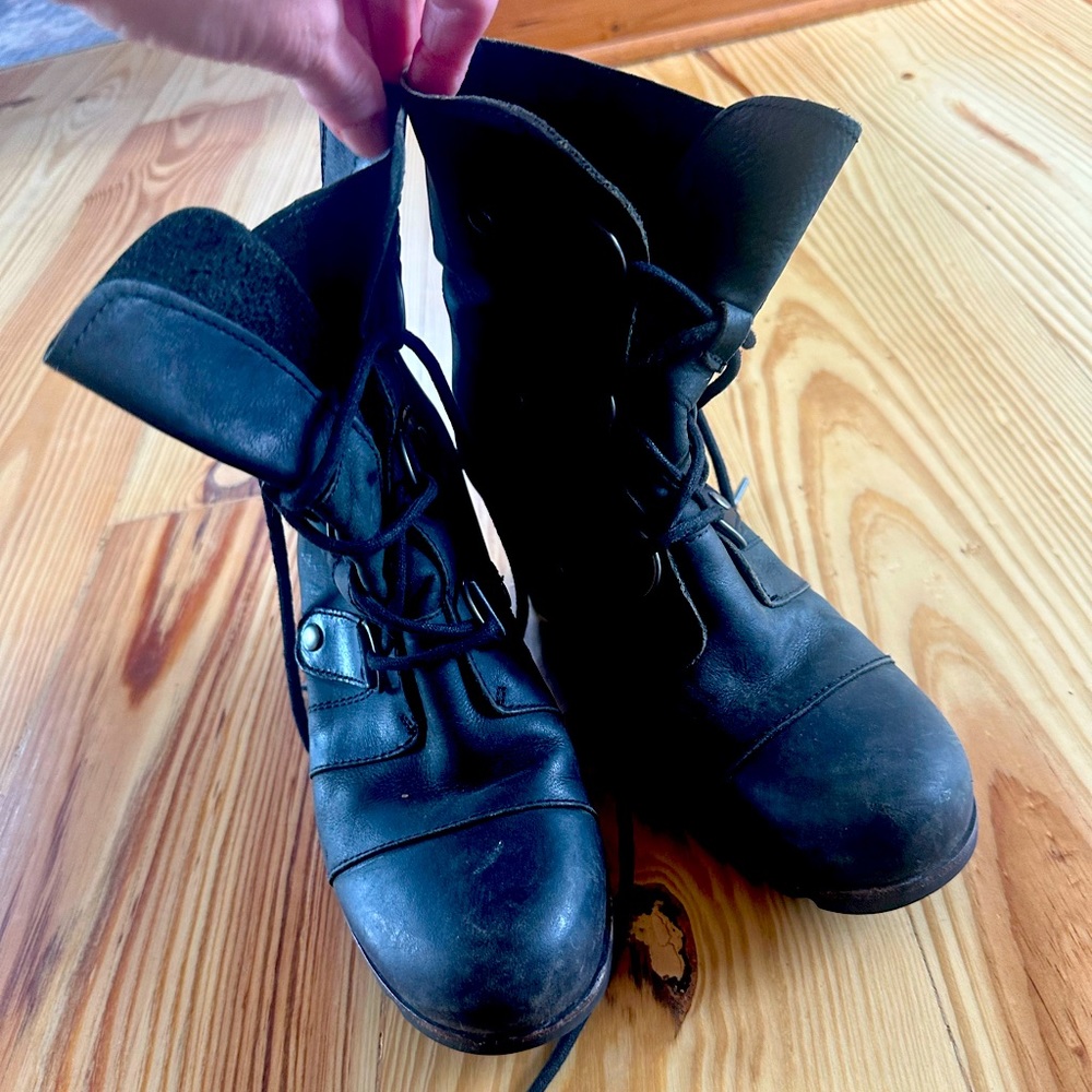 Sorel  black leather wedge Joan of Arctic Bootie